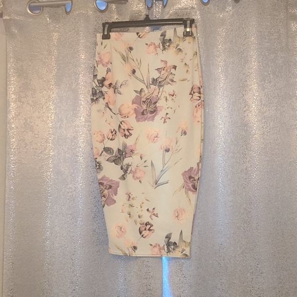 Floral Midi Skirt (4 for $50 - Bundle) - Picture 4 of 5